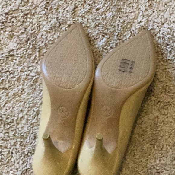 New Michael kors Shoes - Picture 5 of 5
